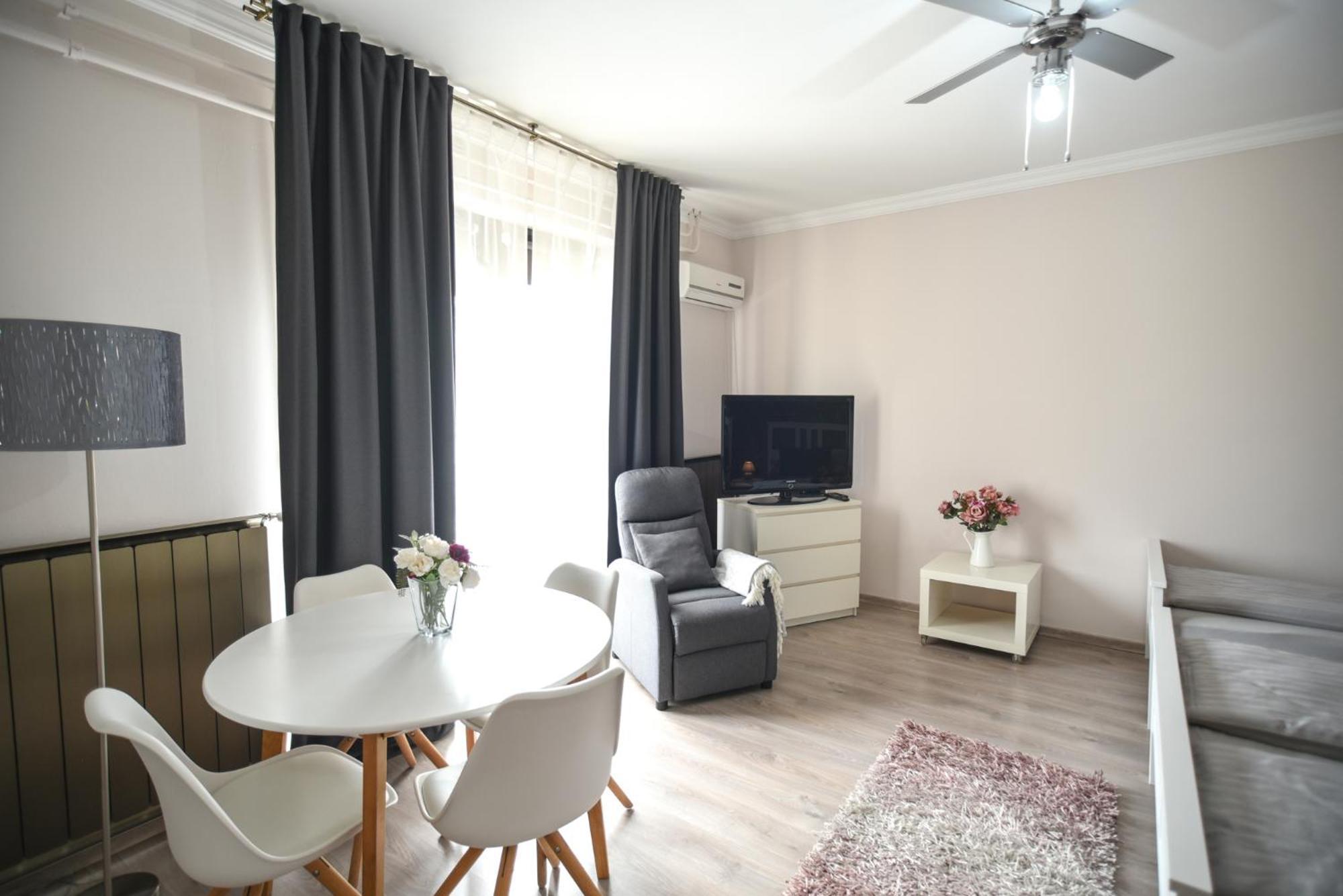 Crystal Apartment *